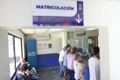 Conductores con placa terminada en 3 tendrán plazo hasta noviembre de 2026 para matricular sin multa en Quito.