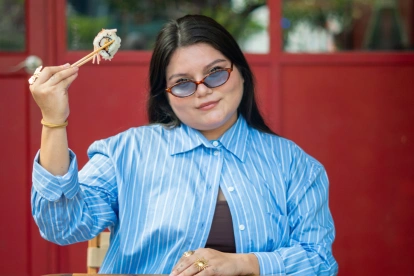 Sheyla Vargas, emprendedora de 26 años, ha aportado a la reactivación de la calle Panamá con una oferta culinaria económica y que apunta a los jóvenes.