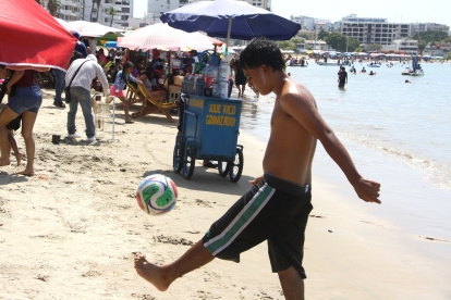 La diversión empezó en la playa en el inicio del feriado