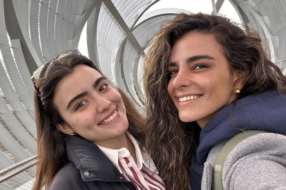 Giovanna Andrade con su hija Rosita.