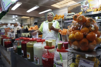 Quito implementa horarios especiales en mercados municipales por toque de queda y seguridad.