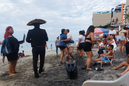 La alegría se vive en los balnearios de la provincia de Santa Elena en el segundo día del feriado