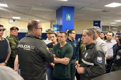 El presidente Daniel Noboa participó del allanamiento en las oficinas de CNEL.