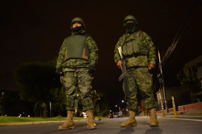 Ecuador activa el toque de queda nocturno desde las 23:00 del 3 de mayo de 2026.