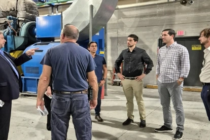 16 de mayo 2024: el ministro Roberto Luque visitó las instalaciones de Progen, en EE.UU., lo acompañó su asesor Peter Dreher Pozo y Fabián Calero, gerente de Celec.
