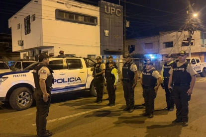 Ecuador inicia toque de queda nocturno este domingo en nueve provincias para frenar violencia criminal.