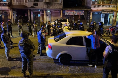 Primer día del toque de queda deja 124 detenidos, informa la Policía tras operativos nacionales.