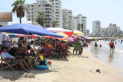 Los turistas disfritaron de las playas de la provincia de Santa Elena.