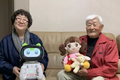 En ciudades como Chuncheon, se han distribuido miles de unidades con una tasa de aceptación superior al 80% entre los adultos mayores de 65 años.
