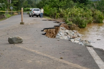 El Gobierno anuncia que el fenómeno de El Niño amenaza puede llegar, mientras que el dragado de ríos, el mantenimiento de puentes y la limpieza de alcantarillas siguen pendientes.