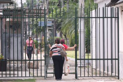 Varios de los vecindarios de las 14 etapas de la Alborada están fraccionados, por las rejas colocadas para tratar de aliviar el temor por la inseguridad ciudadana.