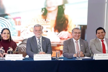 Las sospechosas ausencias de Enrique Pita y Esthela Acero han permitido que, en dos ocasiones, sus suplentes se principalicen para que el CNE vote a favor de los intereses del Gobierno.