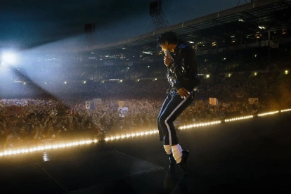 Michael vuelve a poner bajo los reflectores la vida del Rey del Pop, en una película que revive su música, su historia familiar y el enorme peso de convertirse en leyenda.