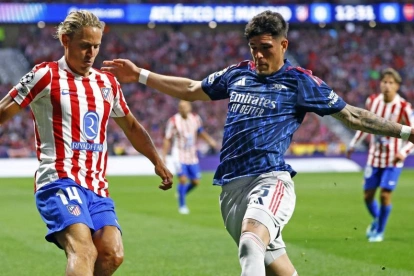 Piero Hincapié (d) en Arsenal vs Atlético de Madrid, por semifinal de Champions League.