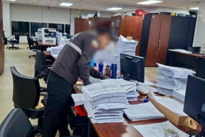 La Fiscalía General del Estado, en coordinación con la Policía Nacional, ejecutó un operativo que incluyó nueve allanamientos en distintos inmuebles.