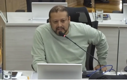 Diego Garrido, concejal del movimiento de Gustavo Larrea, preside la Mesa de Movilidad. No vota con la oposición ni con la fiscalización a la alcaldía de Quito.