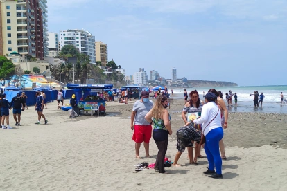 Playas y balnearios del país reciben gran afluencia de visitantes durante el feriado por la Batalla de Pichincha.