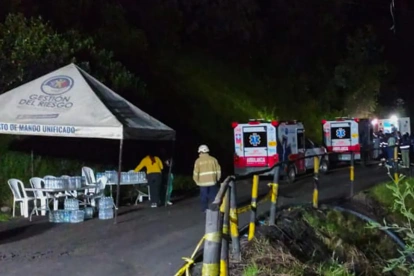 Fotografía cedida por la Agencia Nacional de Minería que muestra las labores de rescate en la mina La Ciscuda, en Sutatausa (Colombia).