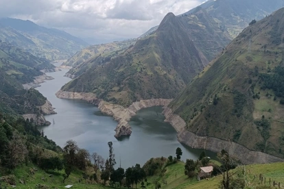 El embalse Mazar es clave para la generación hidroeléctrica de Ecuador. Alimenta el complejo Paute-Integral.