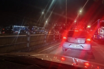 Pocas unidades circularon la noche de este 5 de mayo, después de que los transportistas anunciaron que suspendían el paro de buses en Quito.