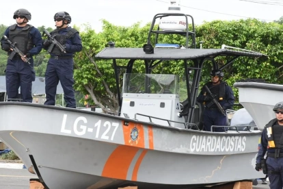 Estados Unidos entregó tres lanchas guardacostas a la Armada de Ecuador, como parte de un paquete de 12 embarcaciones, las cuales servirán para combatir el narcotráfico en altamar.