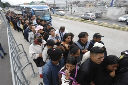 Los transportistas aseguraron que este 6 de mayo se retomará el servicio de buses en Quito y que operarán en los horarios habituales.