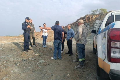 Personal del Municipio de Daule clausuró una cantera en La Aurora.