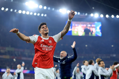 Piero Hincapié celebró al clasificación de Arsenal a la final de Champions League.