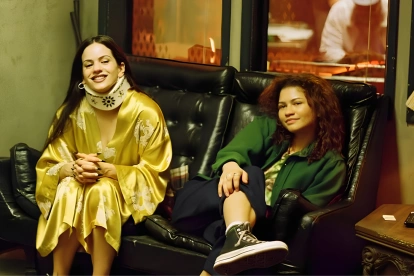 Rosalía y Zendaya protagonizan escena viral en Euphoria.