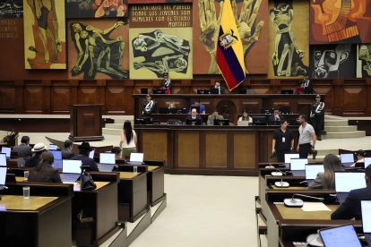 Legisladores votan la moción que definió el futuro del feriado por la Independencia de Loja.