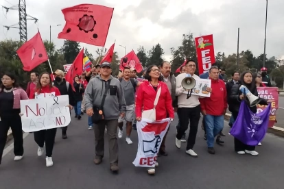 FUT que rechaza el alza del transporte público en Ecuador.