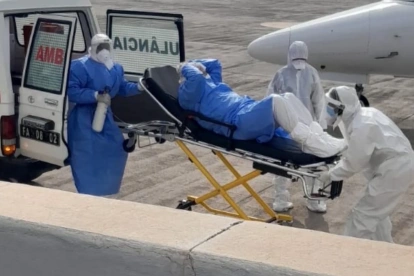 Uno de los pacientes con sospecha de hantavirus, evacuado del crucero. Compartida por el director de la OPS, Tedros Adhanom Ghebreyesus.