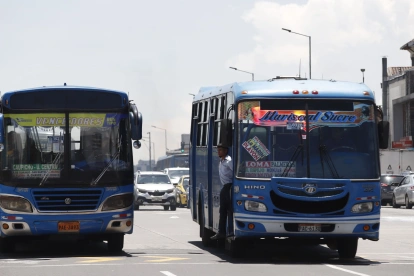 Las infracciones más comunes son circular con las puertas abiertas, recoger y dejar pasajeros en sitios no autorizados e invadir carriles exclusivos.