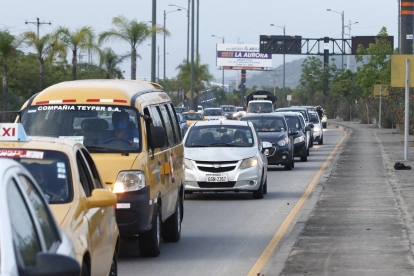 Congestión vehicular en la autopista Narcisa de Jesús, en el norte de Guayaquil.