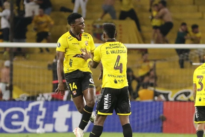 Álex Rangel junto a Gustavo Vallecilla de Barcelona.