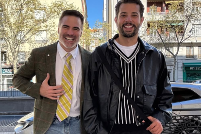 Roberto Manrique y su pareja, Rafael de la Fuente, quien también es actor.