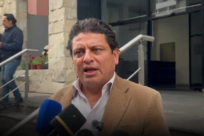 Integrantes de colectivos amazónicos entregaron firmas en el Ministerio del Ambiente para exigir el retiro de mecheros.