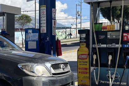 Actualmente, el galón de gasolina extra y ecopaís se comercializa en $3,02, mientras que el diésel prémium se ubica en $2,96.