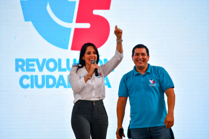 Luisa González y Andrés Arauz conformaron el binomio presidencial para las elecciones anticipadas 2023.
