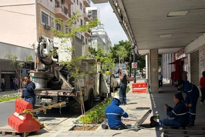 Técnicos de CNEL realizaron labores en el centro de Guayaquil.