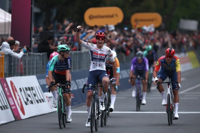 El francés Paul Magnier (Soudal Quick Step), ganador y maglia rosa  en el Giro de Italia.