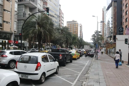 La avenida República de El Salvador, en el hipercentro, es una zona de alta actividad comercial.