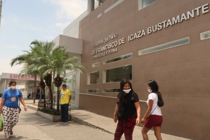 El Hospital Bustamante enfrenta cuestionamientos por irregularidades en fármacos para AME y despidos de personal.