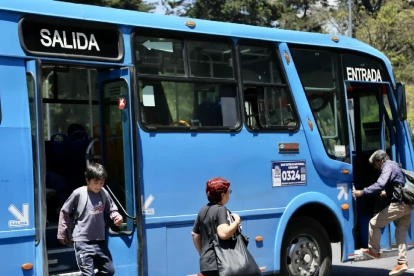 El gobierno de Daniel Noboa extendió un mes más las compensaciones a los buses.