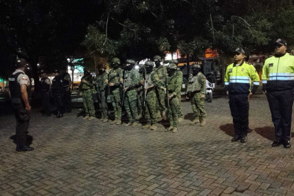 La Policía Nacional realizó operaciones en el Guayas durante el sexto día del toque de queda.