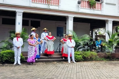 La agrupación, con cuatro décadas de trayectoria, reúne a bailarines y músicos dedicados a preservar tradiciones del litoral ecuatoriano.