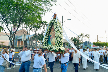 Miles de ciudadanos recorren las calles del norte de Guayaquil en la 48.ª peregrinación al Santuario de Schoenstatt.