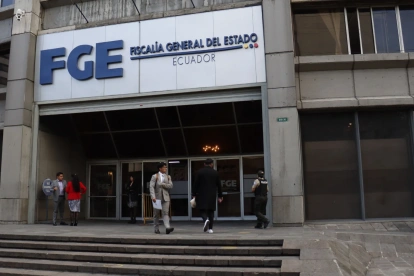 Analistas advierten sobre posibles inconsistencias en la investigación y el impacto en la credibilidad institucional.