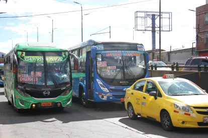 Referencia. La Agencia Metropolitana de Tránsito sancionó a conductor de un bus por realizar  maniobras peligrosas.