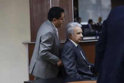 El expresidente Lenín Moreno y su esposa, Rocío González, asistieron al inicio del juicio.